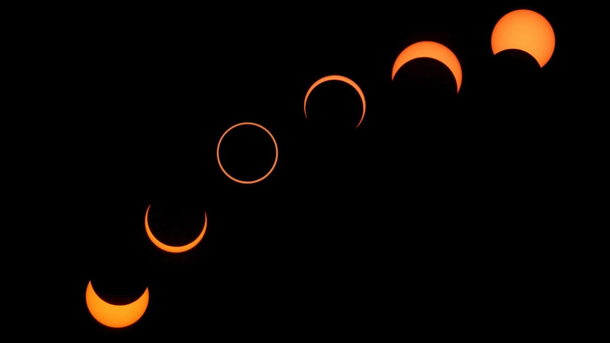 Partielle Sonnenfinsternis mit mehreren Phasen am dunklen Himmel vor schwarzem Hintergrund dargestellt.